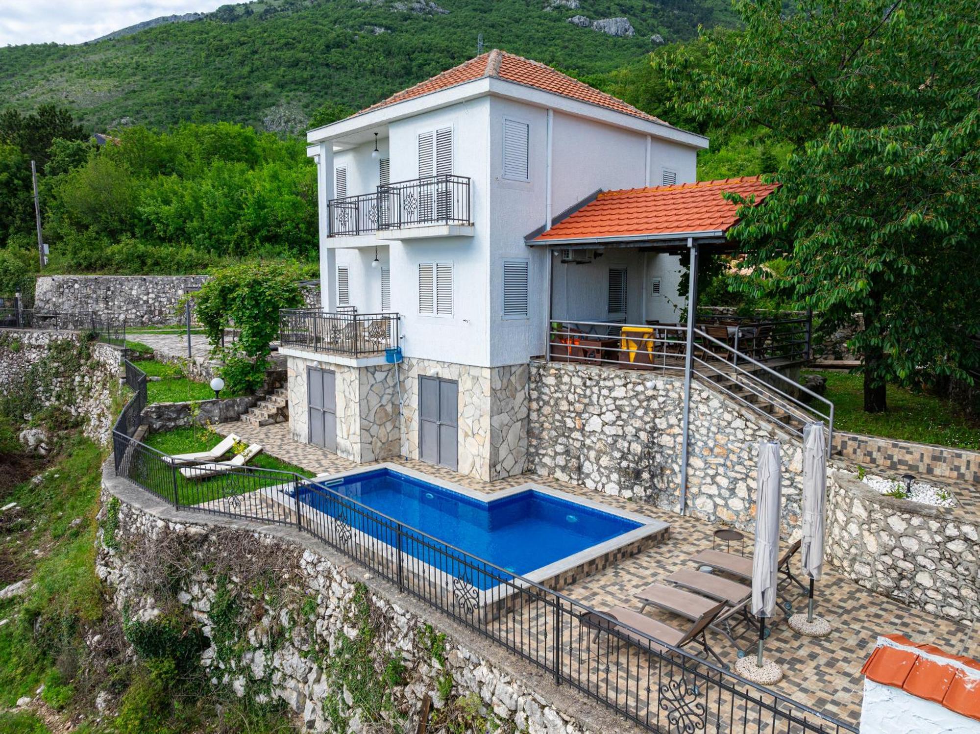 Tranquila Villa Budva